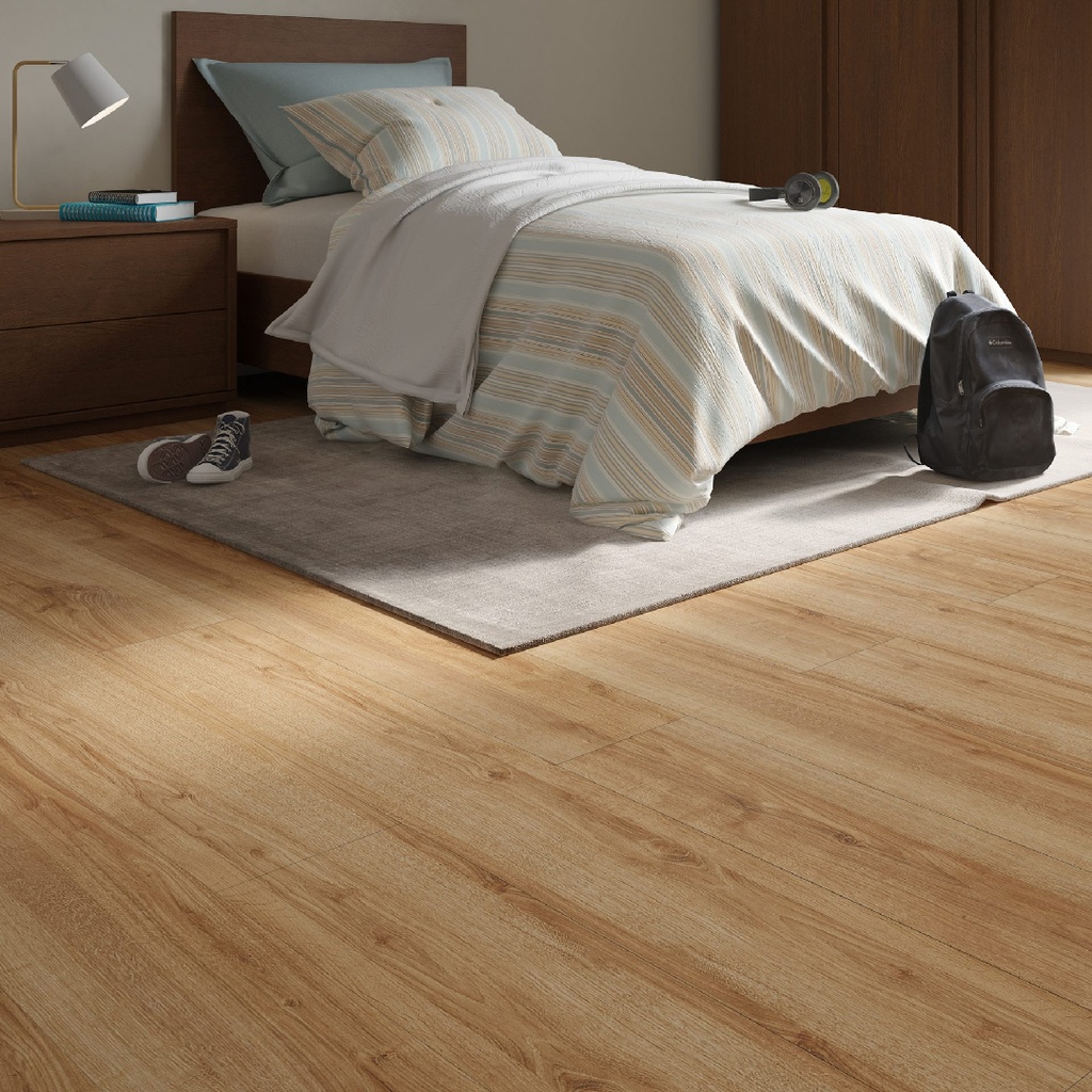 Piso Laminado Brasilía com rodapé de 2cm na cor similar - Durafloor 