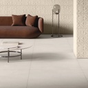 Piso Porcelanato off white com rodapé de 10cm de porcelanato