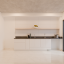 Armário Cozinha Bancada Inferior Branco TX com Prateleira Amadeirado (Sudoeste / Contorno – Apt 05 06 Pav 03 04 05)